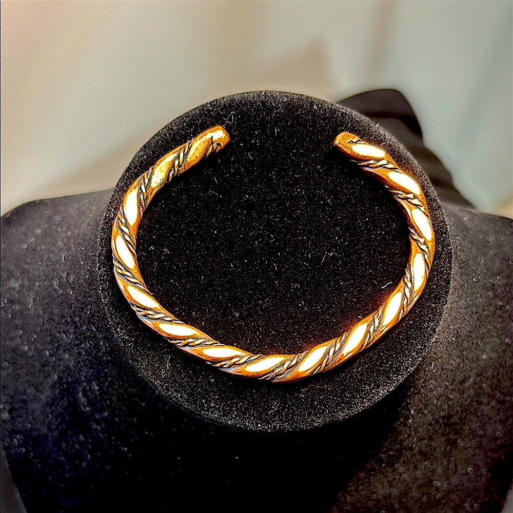 Twisted adjustable solid Copper Cuff Bracelet - Picture 3 of 4